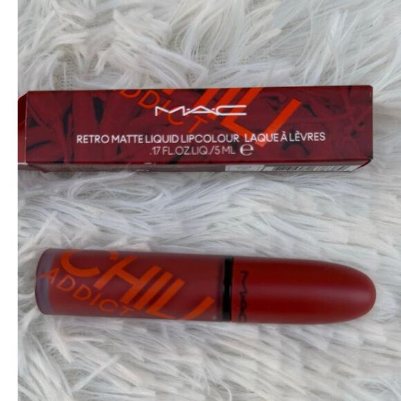 MAC Cosmetics Limited Edition Retro Matte Liquid Lipcolour 135 Chili Addict New - Picture 3 of 10